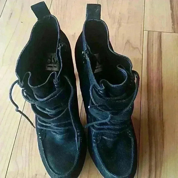 DV by Dolce Vita Wyatt Booties - Picture 2 of 5